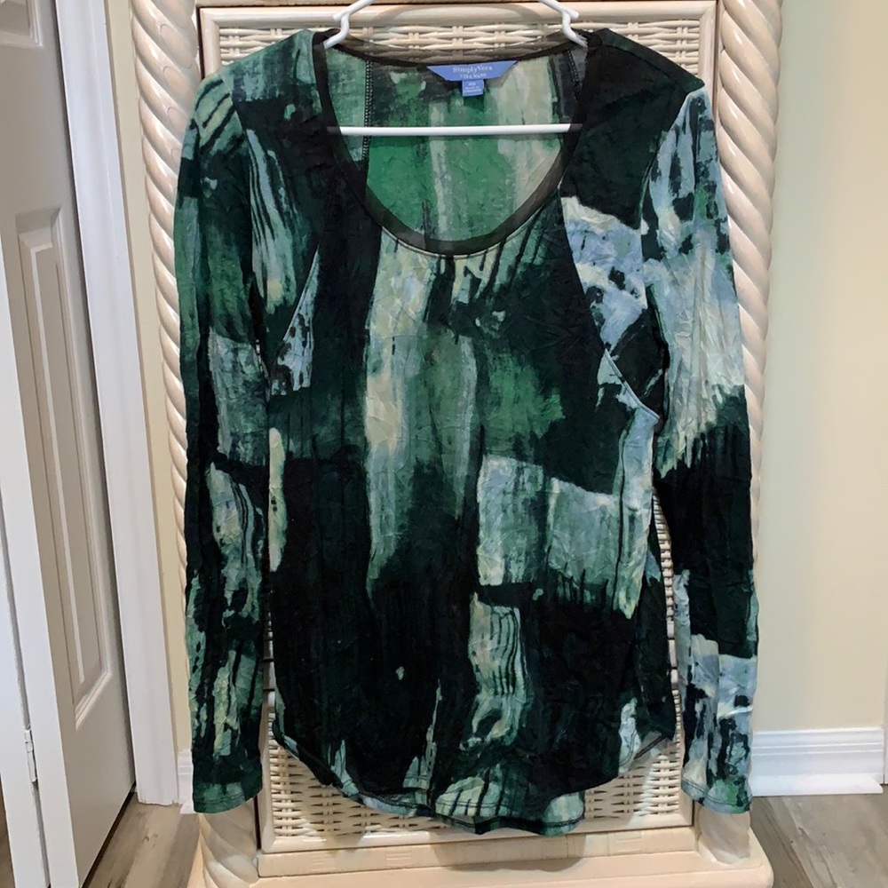 Simply Vera, top, long  sleeves, high low length deep scoop neck.size XS